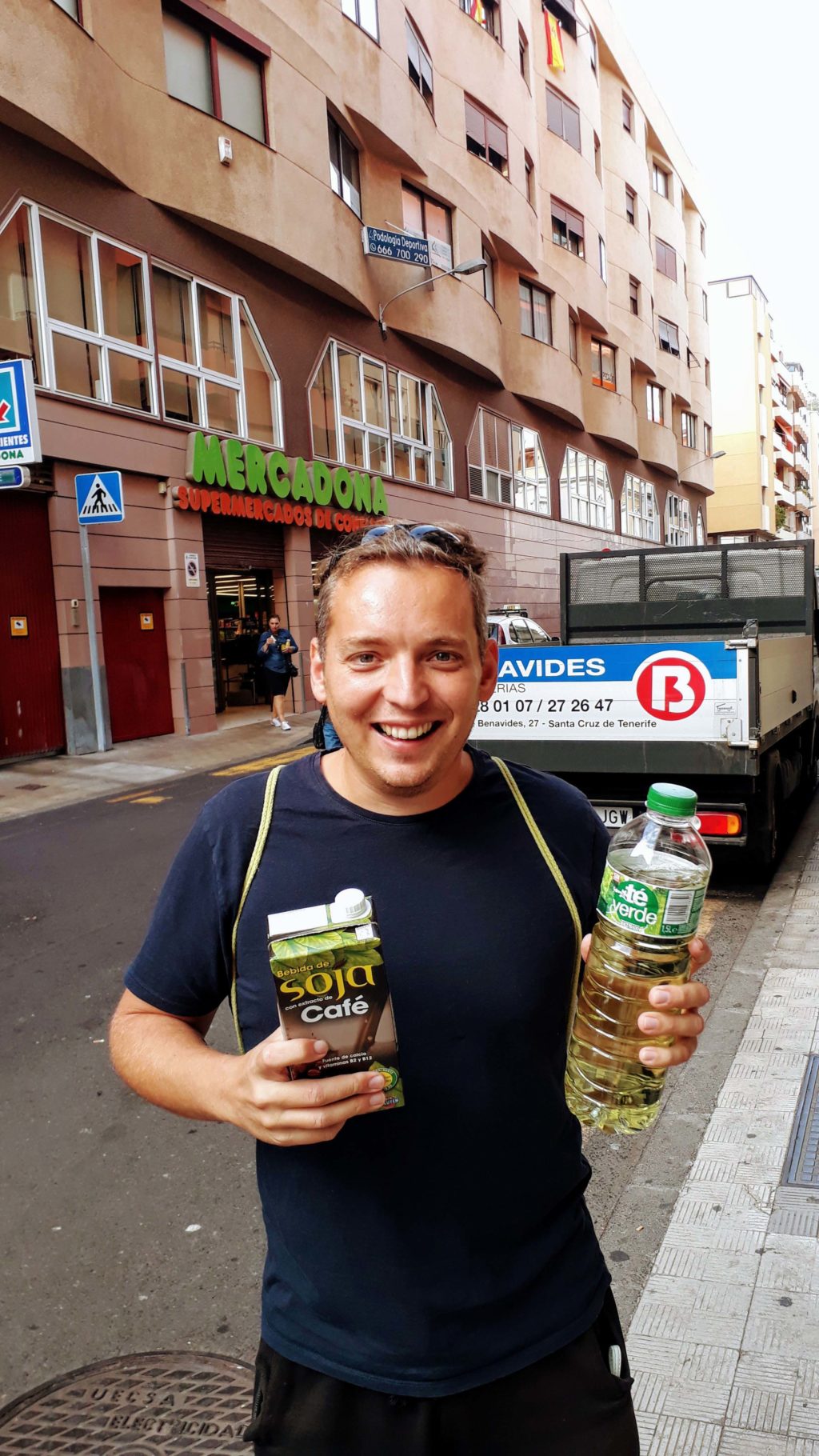 Alles, was wir zum Glücklichsein brauchen: Soja-Eiskaffee und grüner Eistee von Mercadona :D