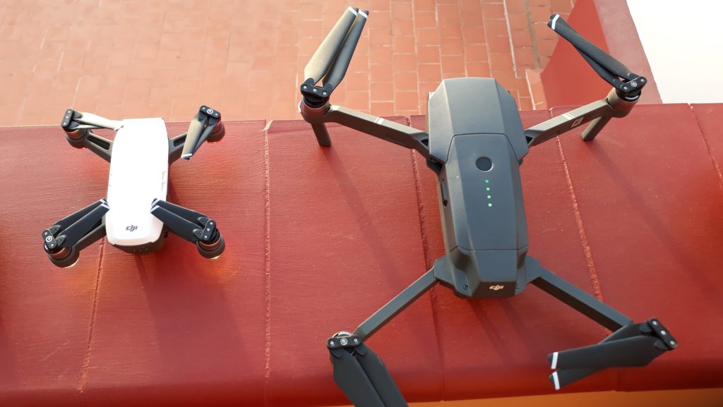 DJI Spark und DJI Mavic Pro (ausgeklappt) im Größenvergleich