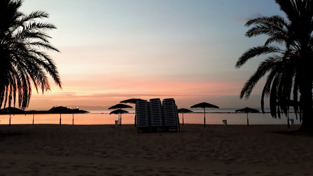 Sonnenaufgang am Playa de Las Teresitas bei San Andrés