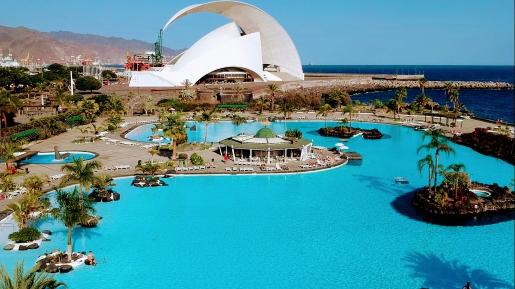 Parque Marítimo César Manrique mit Auditorio de Tenerife im Hintergrund