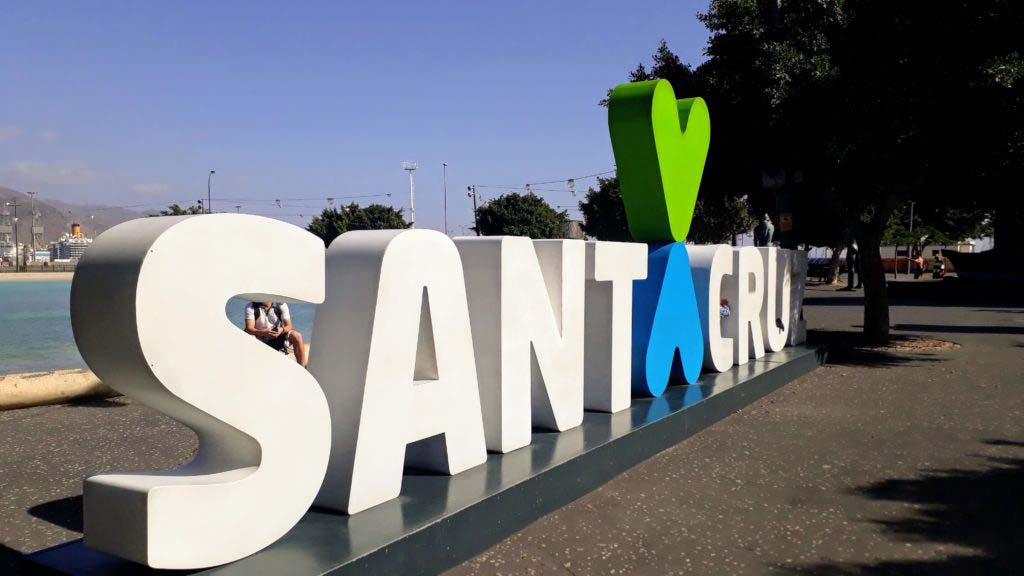 Plaza de España with "Santa Cruz" lettering