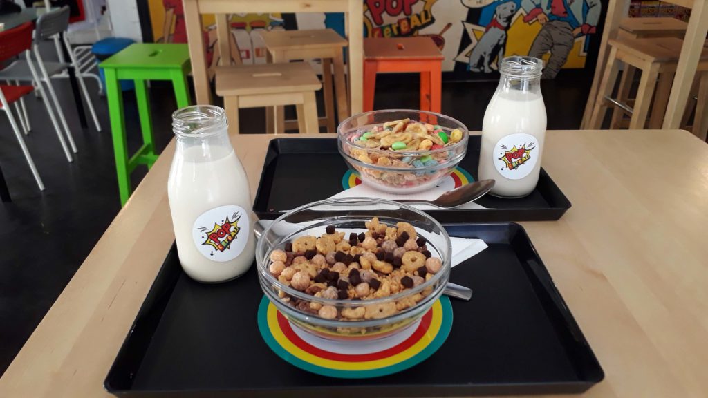 Lust auf eine alternative Frühstückslocation? Dann ab zum Pop Cereal Café in Lissabon