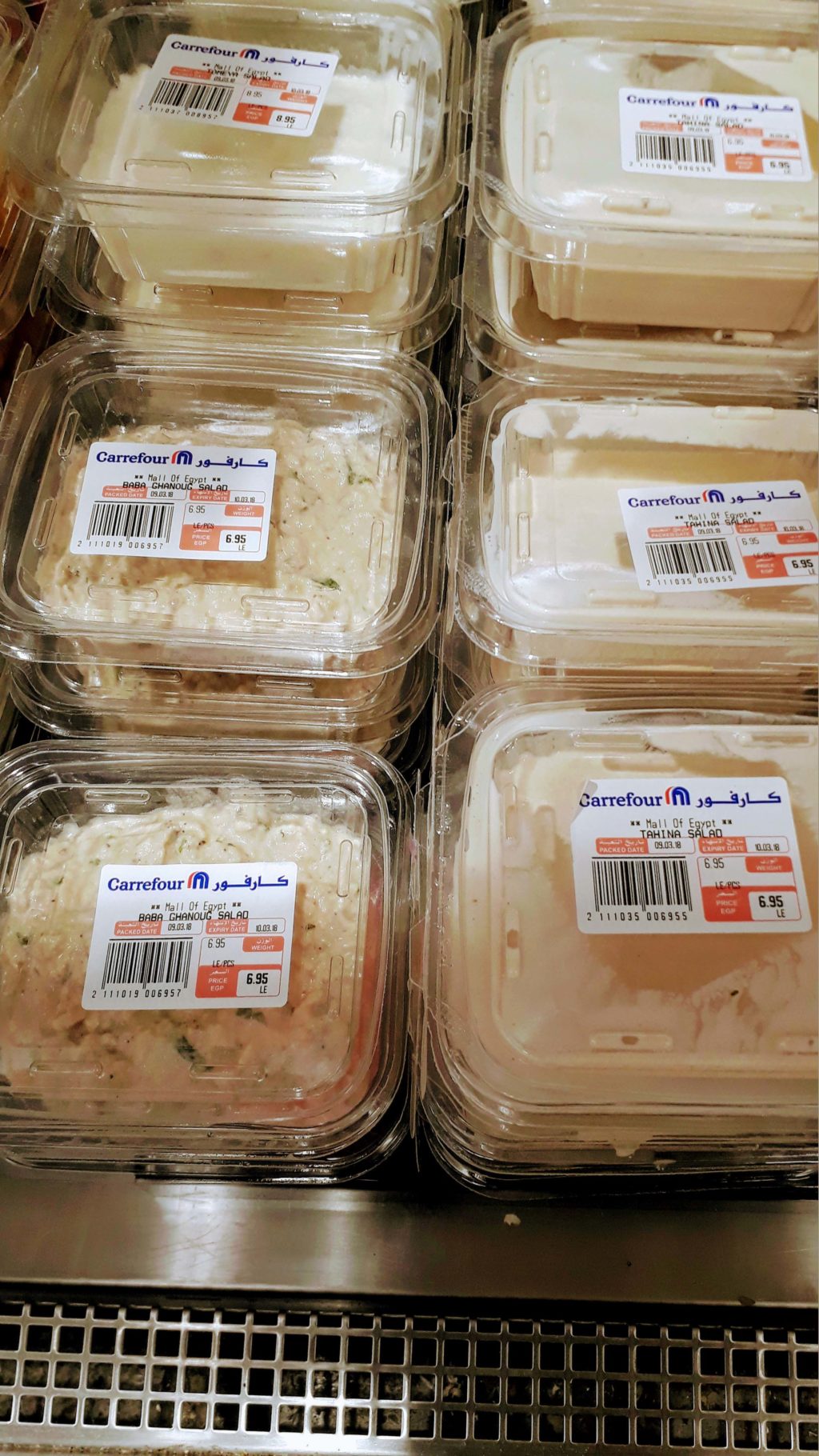 Frisches Baba Ganoush (Auberginenpüree) und Tahina (Sesamsoße) von Carrefour für je 7 Ägyptische Pfund (ca. 33 Cent)