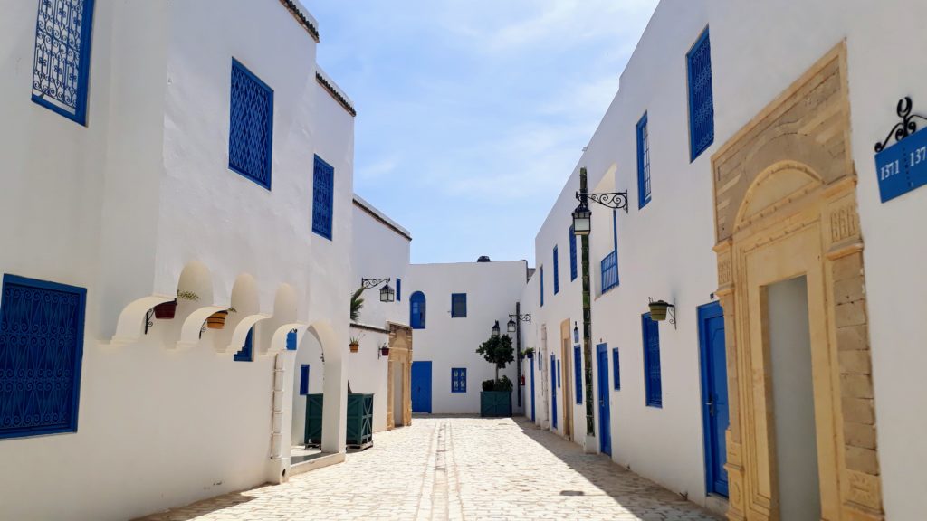Dieser Teil der Medina Mediterranea erinnert stark an Sidi Bou Saïd