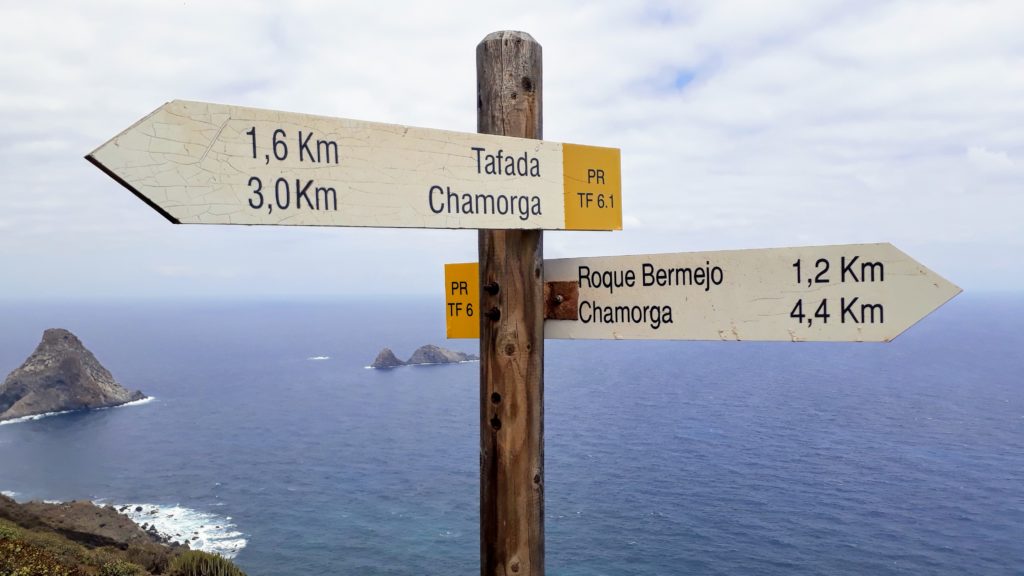 Wegweiser auf der Route von Chamorga zum Faro de Anaga