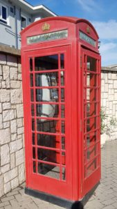 Diese typisch britischen Telefonzellen sind heute wohl mehr Deko als funktional
