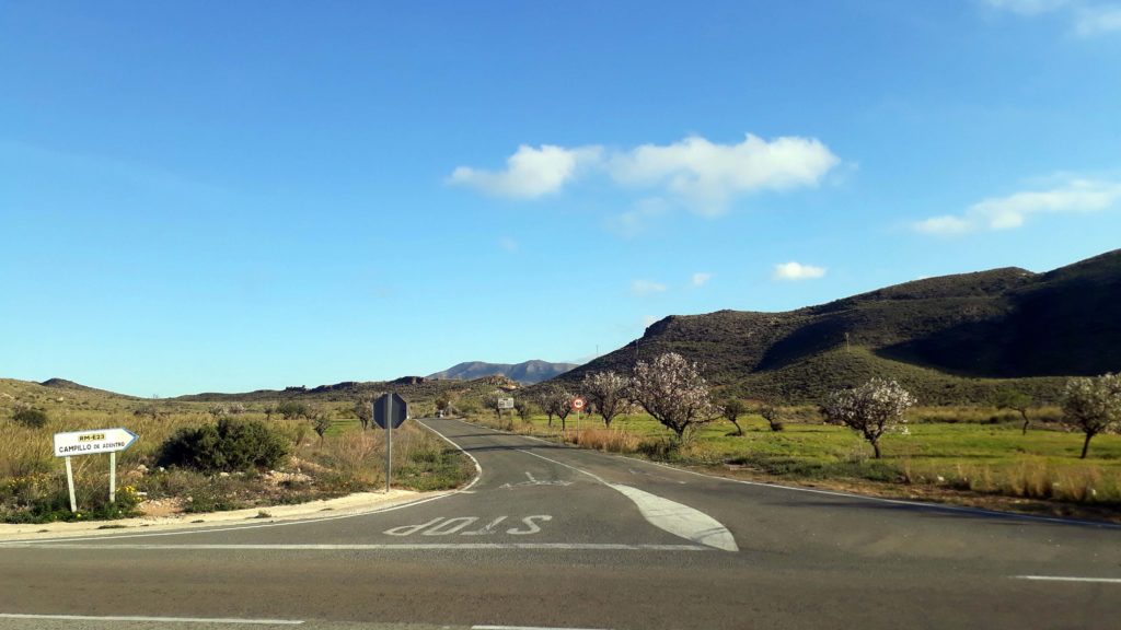 Von der Kreuzung der Straßen E-22 und RM-E23 sind es noch etwa 10 Kilometer zur Batería de Castillitos