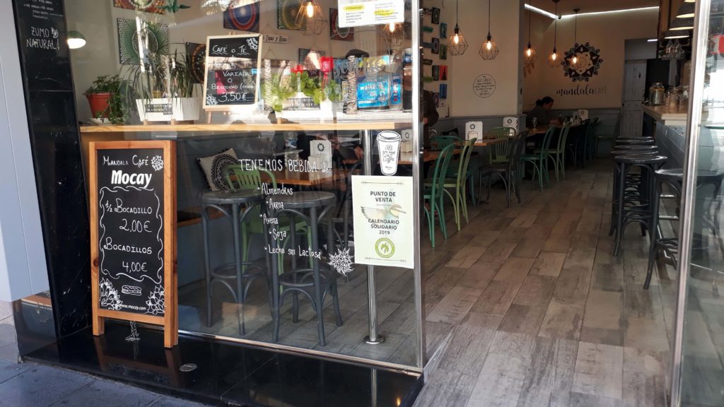 Pflanzliche Milch bekommt man in Spanien fast überall, so auch im Mandala Café in Alicante