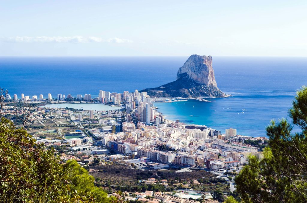 Blick auf den Penyal d'Ifac, Calp und Umgebung