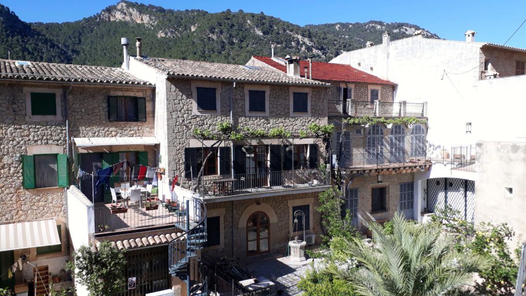 Valldemossa liegt auf über 400 Höhenmetern im Tramuntana-Gebirge