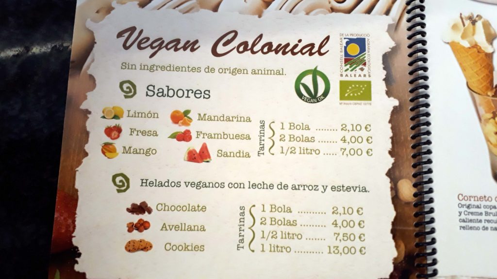 Vegane Karte bei Gelateria Colonial in Colònia de Sant Jordi, Mallorca