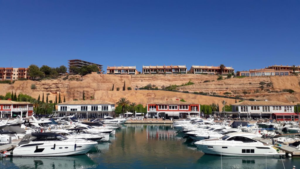 Hier reiht sich Yacht an Yacht: Port Adriano auf Mallorca