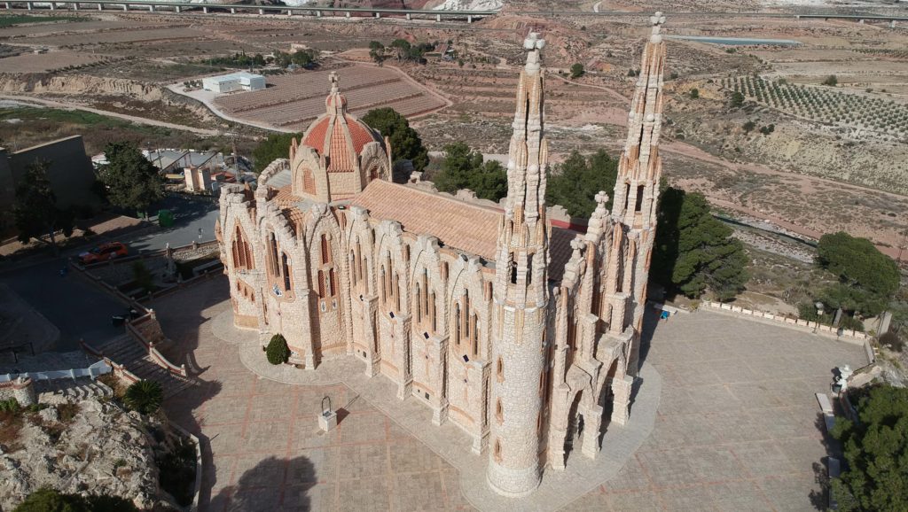 Das Santuario de Santa María Magdalena in Novelda erinnert ein bisschen an die Sagrada Familia