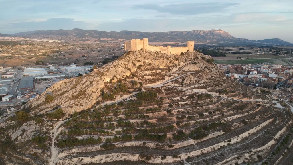Das Castillo de Castalla befindet sich auf einem eindrucksvollen Hügel von 780 Metern Höhe