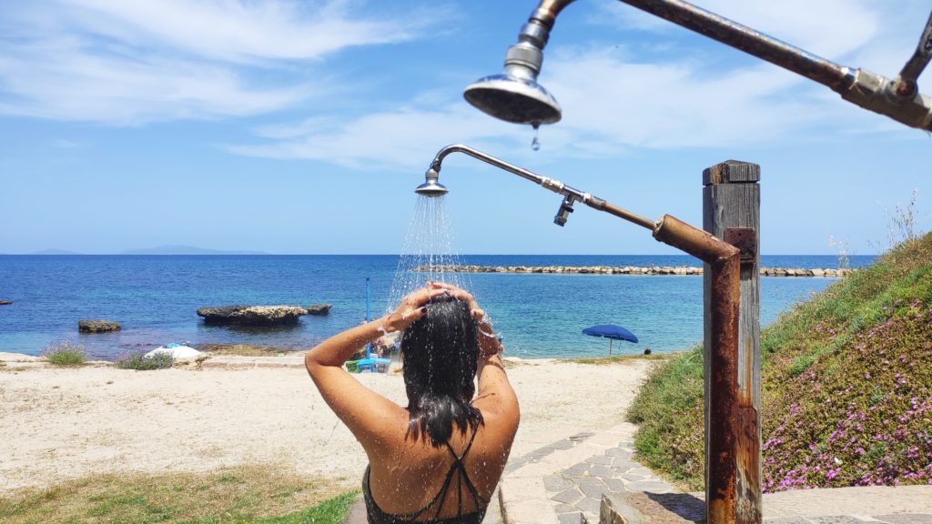 Öffentliche Duschen am Strand Acque Dolci in Porto Torres