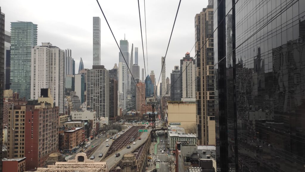 Die Fahrt mit der Roosevelt Island Tramway ist im MetroCard-Tarif enthalten