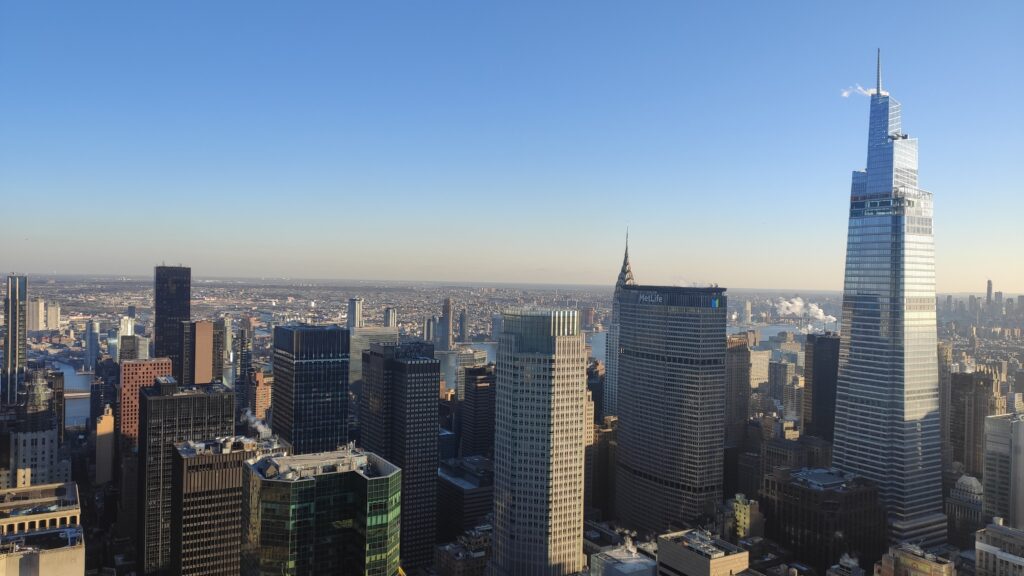 Blick auf Summit One Vanderbilt (rechts) vom Top of the Rock