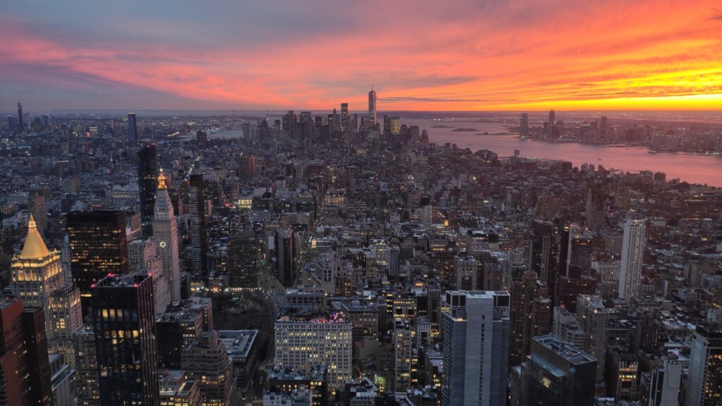 Aussicht vom Empire State Building Richtung Manhattan bei Sonnenuntergang