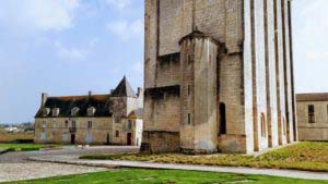 Donjon and castle in Pons