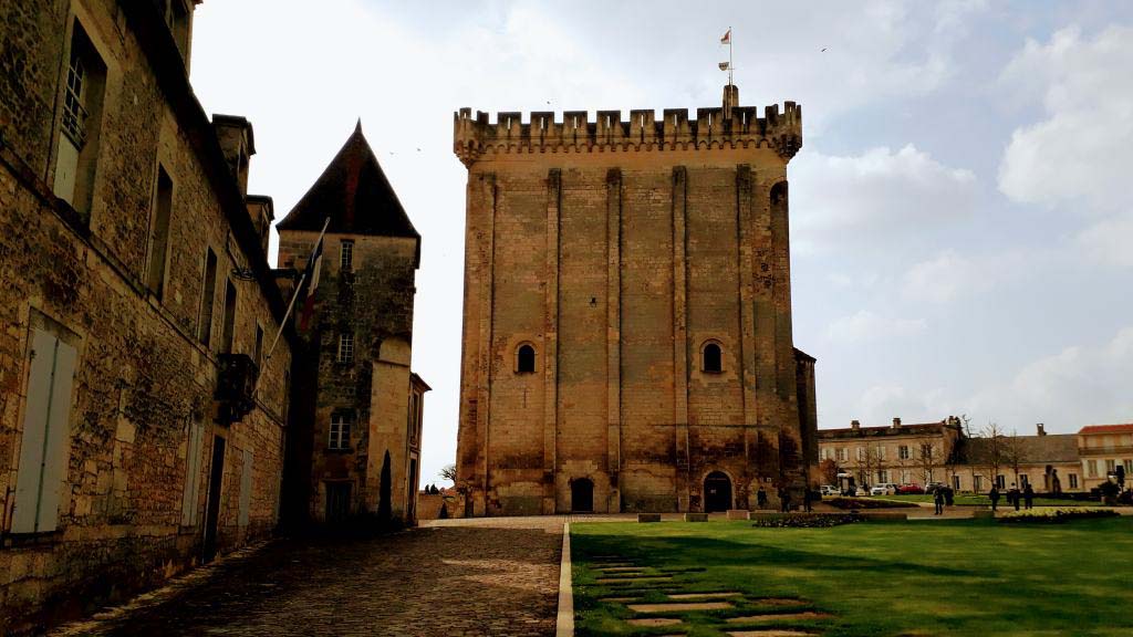 Donjon and castle in Pons