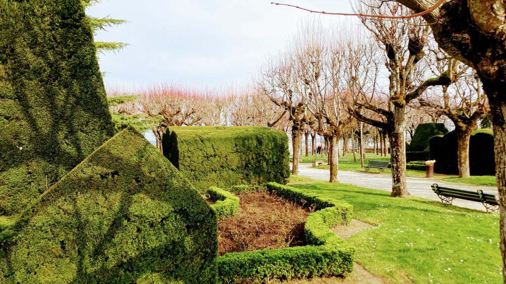 Castle garden in Pons
