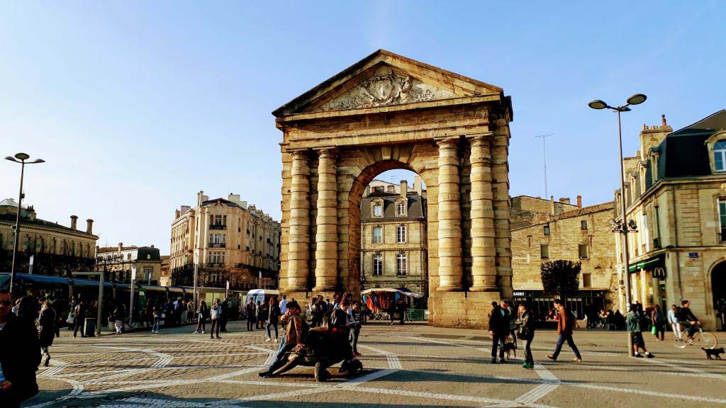 Porte d'Aquitaine at the Place de la Victoire