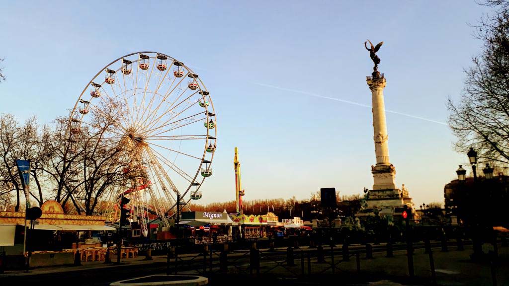Ferris wheel and Monument aux Girondins