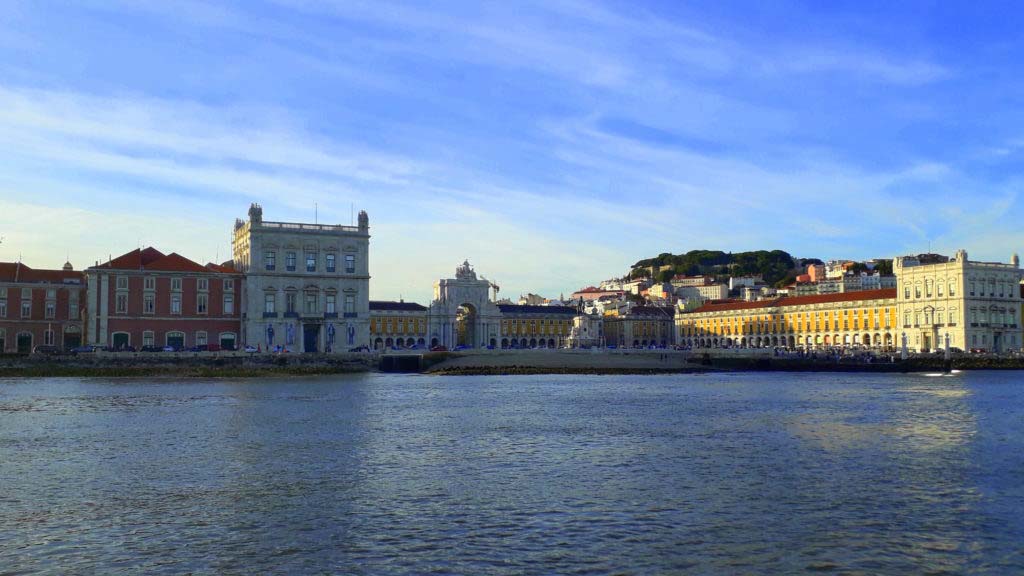 Lisbon by sailing tour