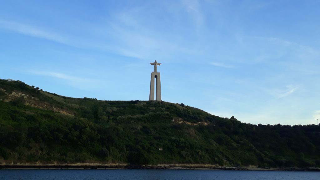 Lisbon by sailing tour