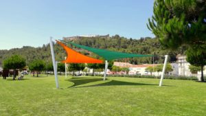 The park at Praia da Saúde invites you to take a nap under the sun sails