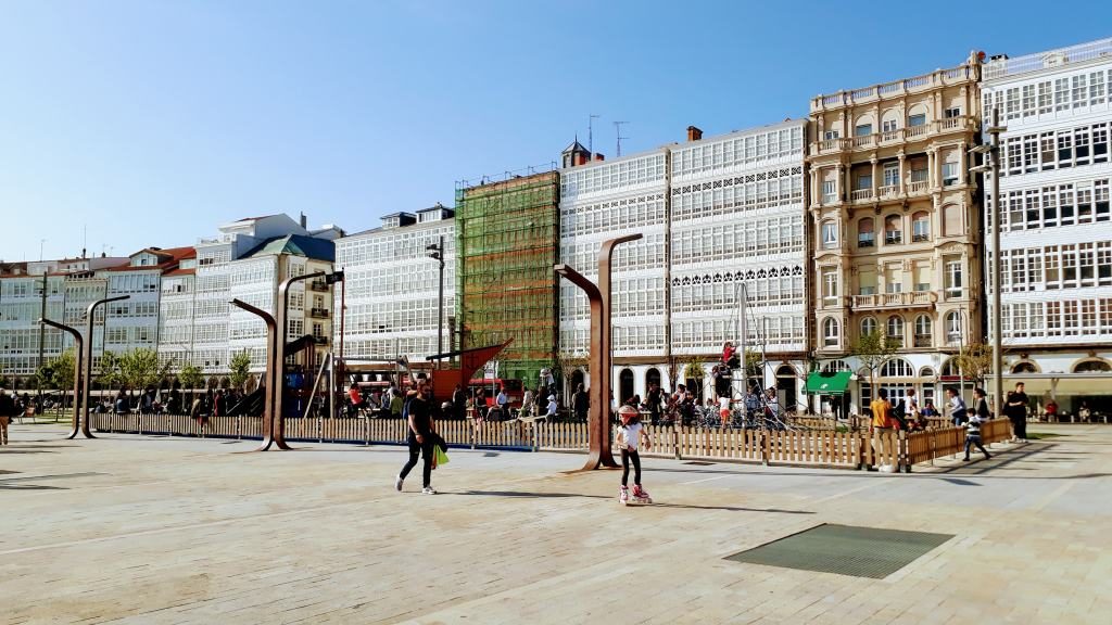 Gallery houses on the harbor promenade