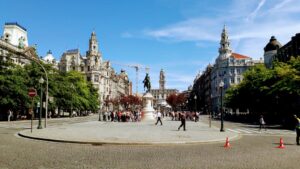 Avenida dos Aliados with views of Praça da Liberdade and City Hall