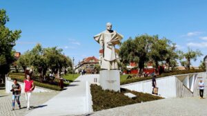 Praça de Lisboa with Passeio Dos Clerigos