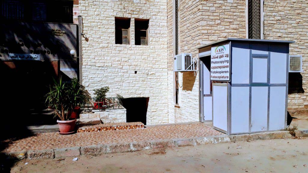 Copy shop in front of the Passport and Immigration Office in Hurghada