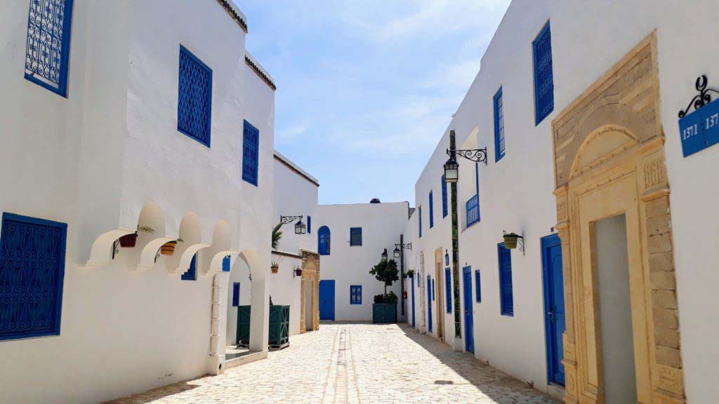 This part of Medina Mediterranea is strongly reminiscent of Sidi Bou Saïd