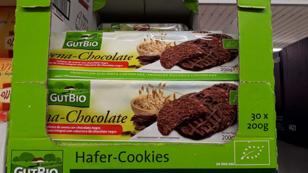 Oat cookies with dark chocolate