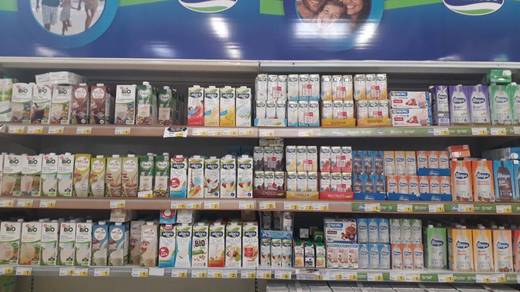 Plentiful selection of non-dairy milk: soy, rice, almond, coconut, oat, ...