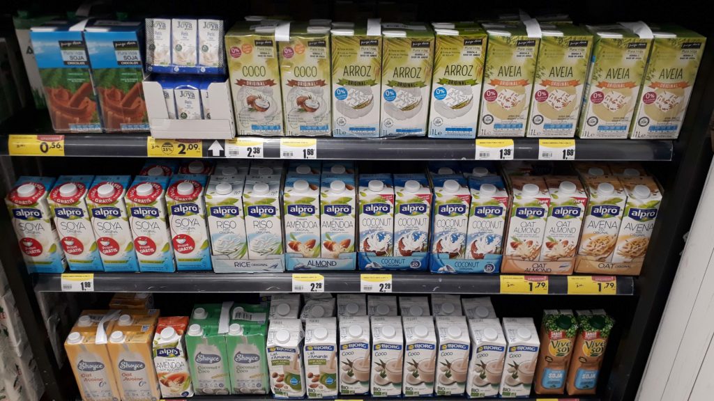 Vegan milk selection at Pingo Doce