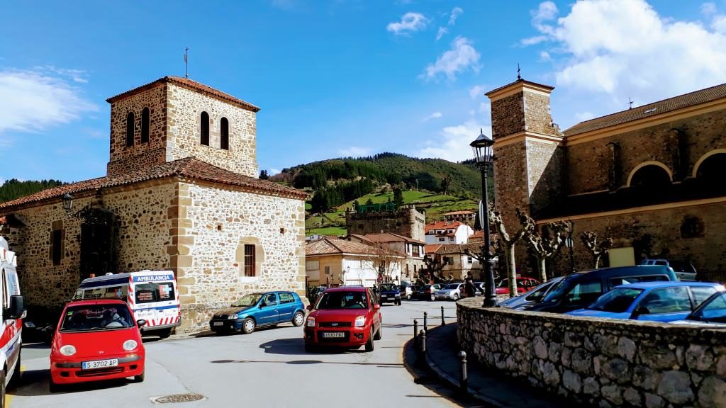 Antigua Iglesia de San Vicente (izquierda) e Iglesia Nueva de San Vicente (derecha)