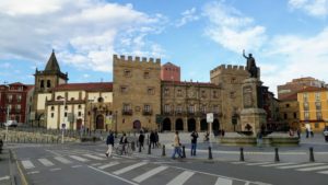 Plaza del Marqués con Palacio de Revillagigedo