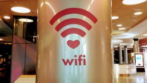 ¡Esto debería ser el signo oficial de WiFi gratis! :D