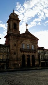 Basílica de São Pedro en Largo do Toural