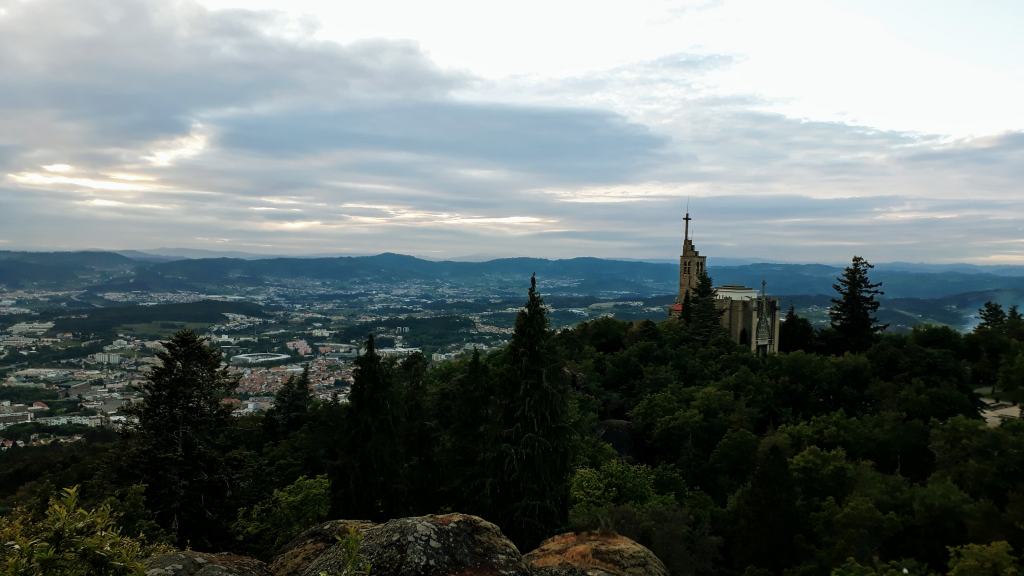 Vista del Santuário da Penha desde la Serra da Penha o Monte de Santa Catarina