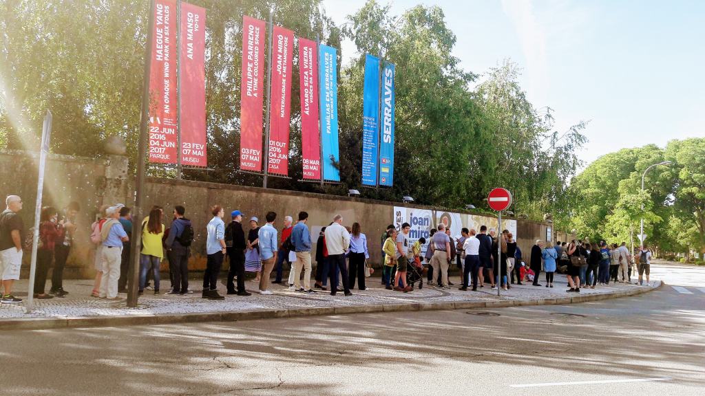 Fila en el Museu de Arte Contemporânea da Fundação Serralves