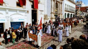Procesiones el 12 de mayo (fiesta local)