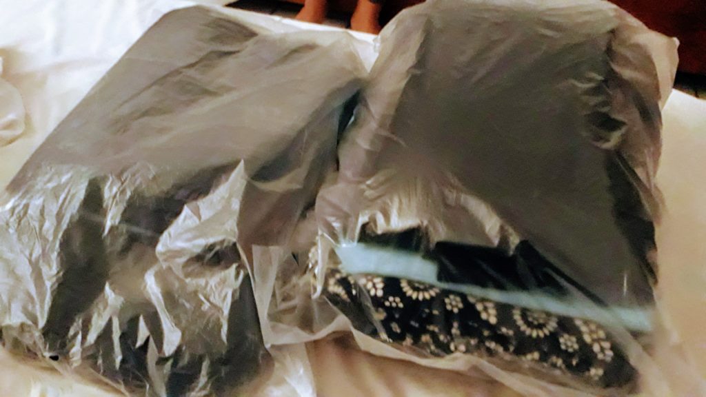 ...y así es como recuperas tu ropa: recién lavada y doblada