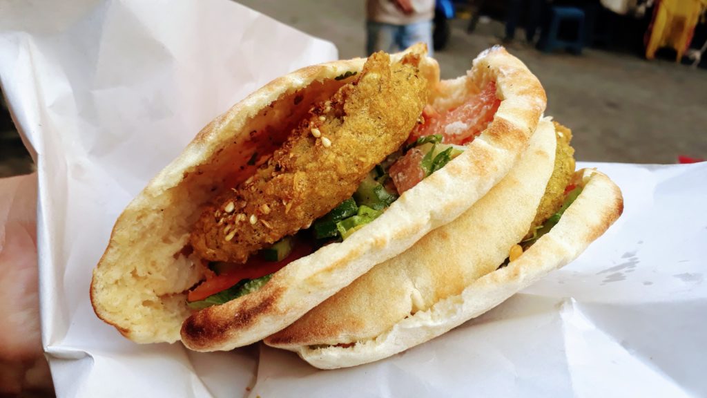 Falafel en pan plano