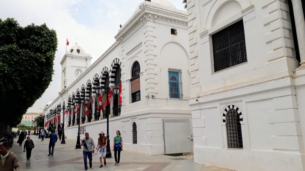 Sede del gobierno Dar El Bey en la Plaza de la Kasbah en Túnez