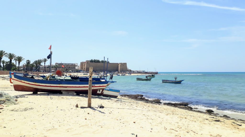 Playa y fortaleza (Kasbah) en Hammamet