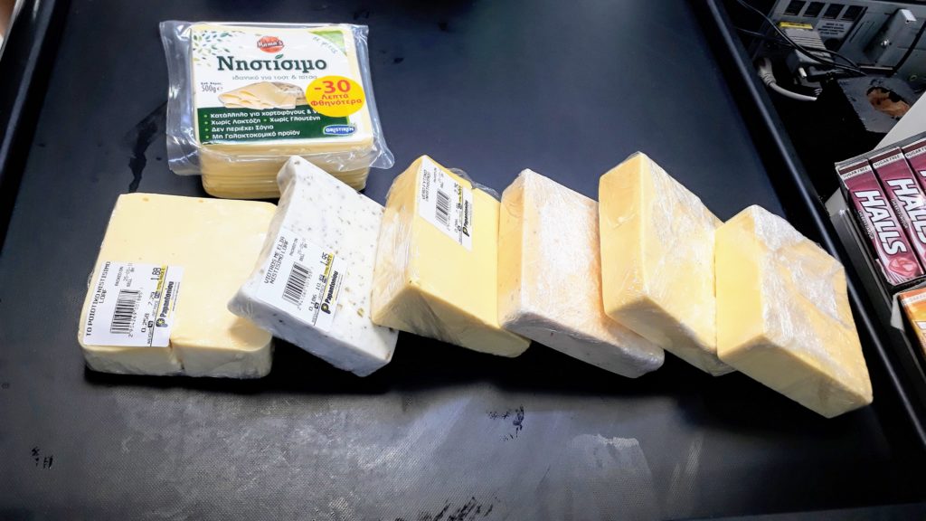 Nuestro botín para la máxima comparación de queso vegano